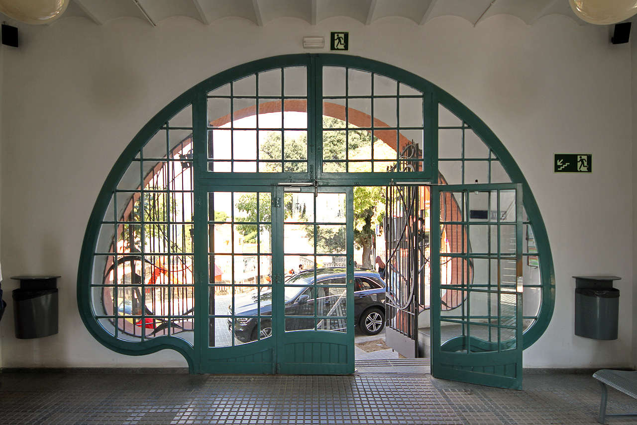 Horní stanice Vallvidrera Superior je secesním bonbónkem barcelonské MHD.