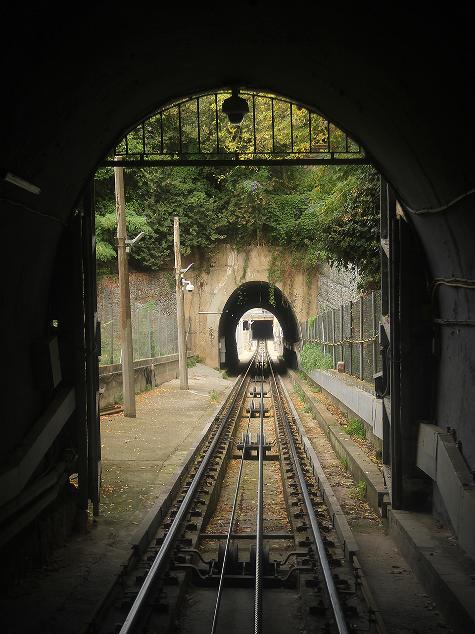 Před soumrakem jsme si vyjeli <a href="/Tema/Pozemní lanovka na Montjuïc">podzemní úzkokolejnou lanovkou na Montjuïc</a>.