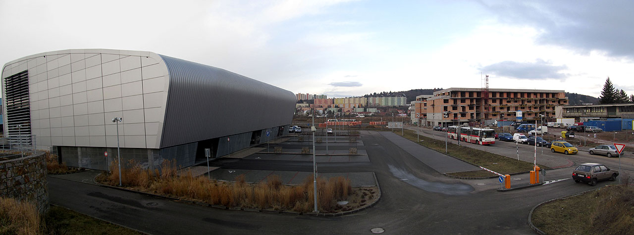 V severní části kampusu je víceméně mrtvo. Tyto budovy, postavené v rámci zelené etapy výstavby a otevřené teprve v roce 2011 náleží Fakultě sportovních studií a jednou budou stát na konci v pořadí třetího hlavního koridoru. Nyní jsou od zbývajících budov poněkud odříznuty, sousedí pouze s ubytovnou zdravotních sester, která od 80. letech stála uprostřed pustiny, později přibyla ještě syrová konečná autobusů.