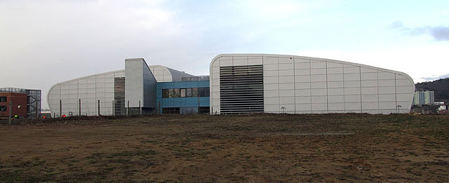 Naposledy budova Fakulty sportovních studií s vyzývavým výhonkem budoucí dvouposchoďové chodby.