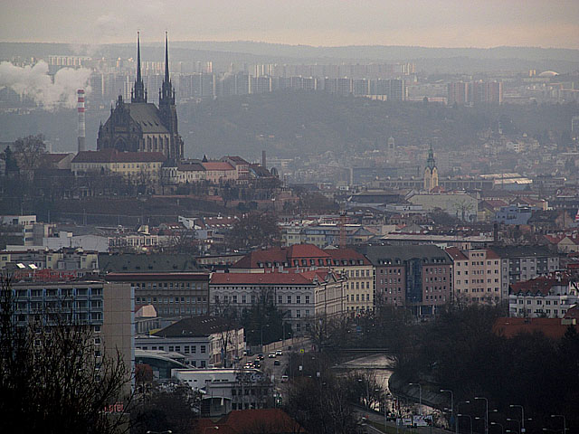 Výhled na Brno je odsud znamenitý v létě i v zimě.