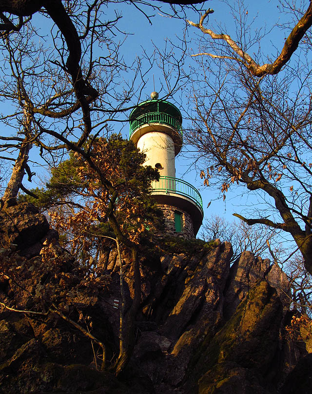 Rozhledna Babí lom byla pro veřejnost otevřena 15. května 1961. Do betonové věže nad Lelekovicemi je volný vstup a z jejího vrcholu dobrý rozhled na Brno.