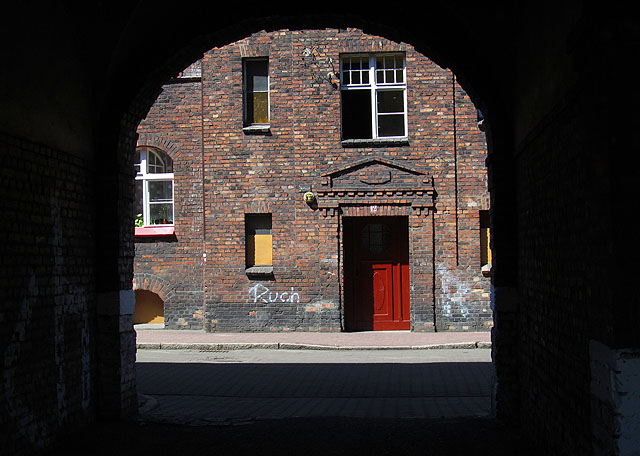 Vládne tu čilý sousedský ruch, chvályhodné je zejména, že vnitrobloky zústávají otevřené a průchozí.