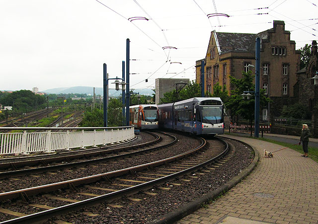 Městem prochází jedna linka, víceméně rovnoběžná s želzniční tratí (viz nádraží v pozadí).