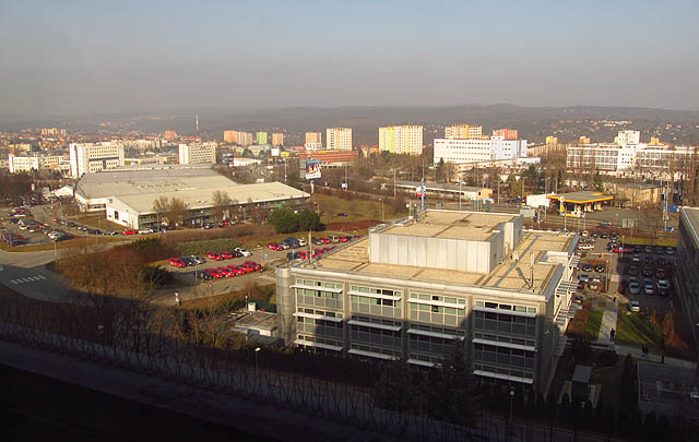 Výhled z budovy v člověku probouzí pocit, že je skutečně nad věcí.