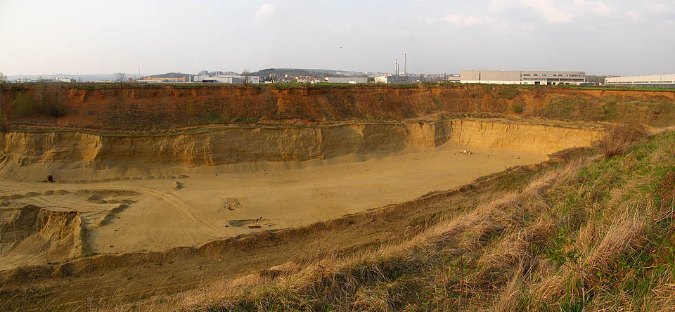 Lom si svojí velikostí nezadá s <a href=index.php?stranka=obrazek.php&obr=Hlavni/205/205-18.jpg#nadpis>Velkou Amerikou</a>.