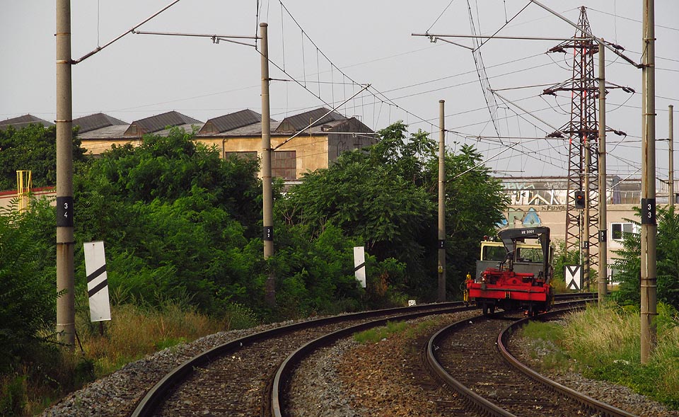 Život na hlavní trati se mezitím téměř zastavil. Bezpečně tak bylo možno vejít do míst jinak nepřístupných.