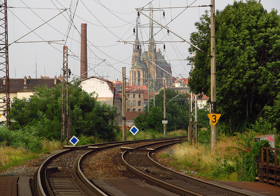 Od severu se k Petrovu nedostanete ani třicítkou.