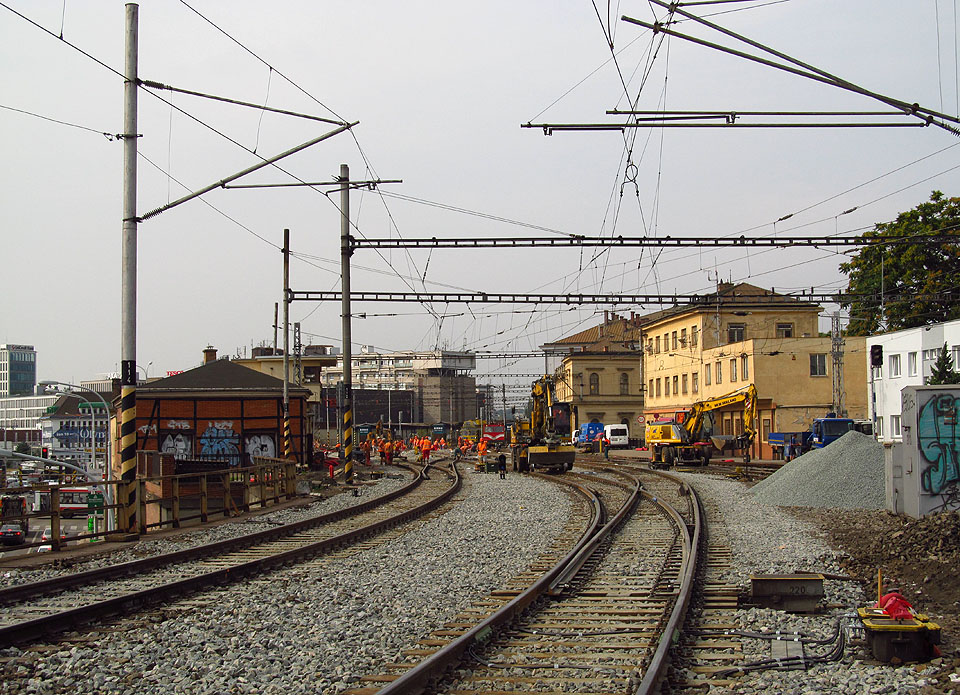 Dva dny před ukončením výluky září severní zhlaví brněnského hlavního nádraží novotou.