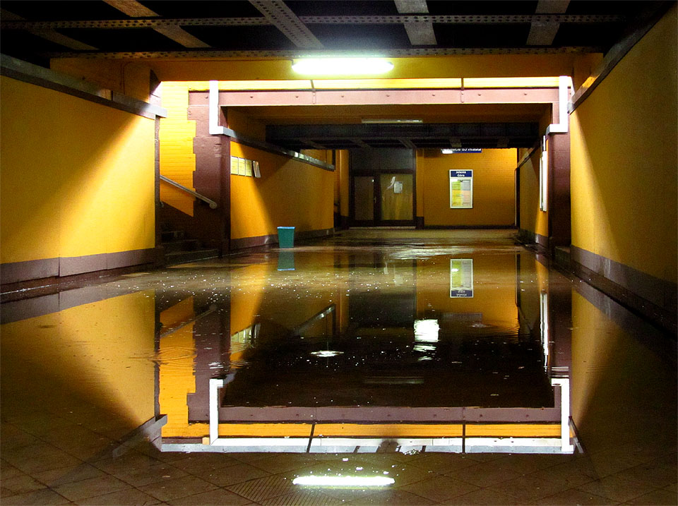 …v podchodech jim ale stojí voda.