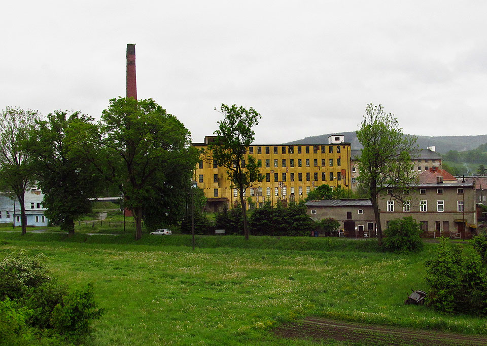 Kromě krásné opuštěné továrny je v Marciszówě také stanice, odkud odbočují dvě zajímavé lokálky.