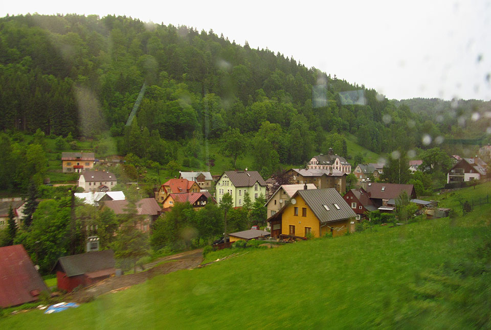 Šplháme do hor okolo domu s pečovatelskou službou v Desné.