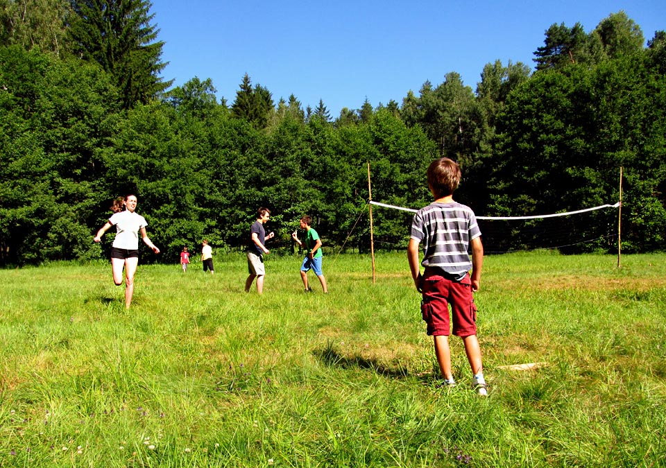 Ke krásnému dni patří krásná rozcvička (Telefunken) a potom koupání v ledovém potůčku.