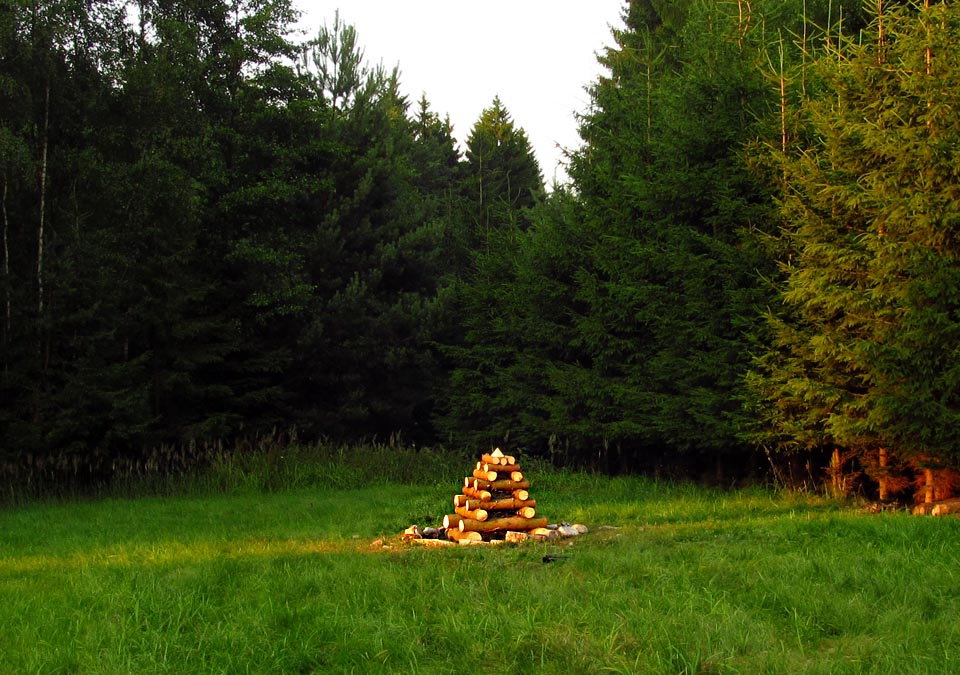 Potřetí a naposledy jsme s Drobkem přijeli na závěrečný oheň ve tvaru nepálského čörtenu.