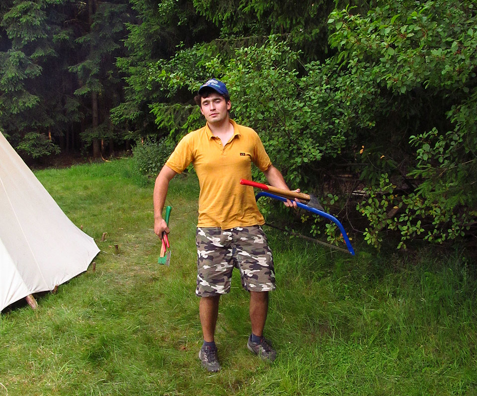 Pat a Mat v jednom, Hercule Poirot, pan kolega a monsieur assistante v jedné osobě jménem Romain je schopný všeho.