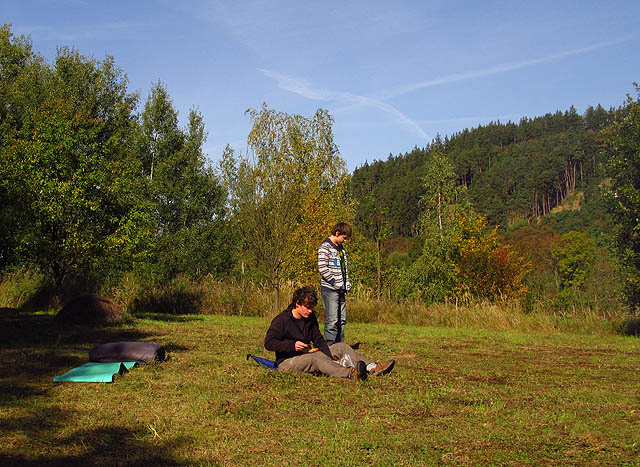 Snídaně v trávě.