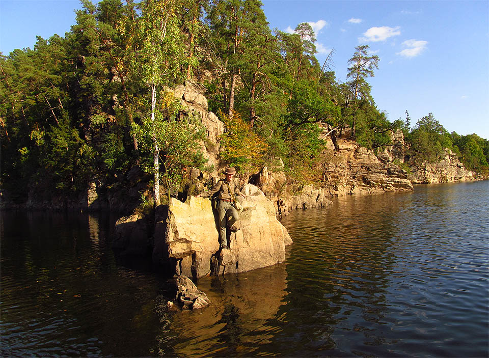 Šíje zmizela pod vodou a ostrov se stal opět ostrovem. Hynek byl rád, když spatřil loď, ochotnou jej převézt.