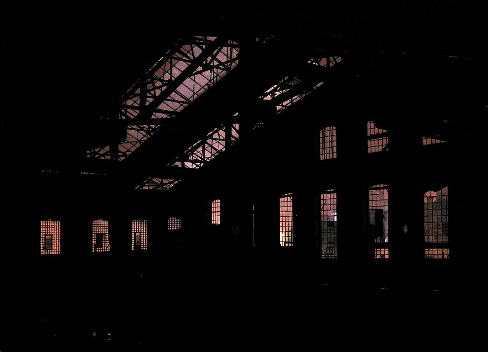 Panorama hlavní haly proti městu otvírá prostor pro fantazii.