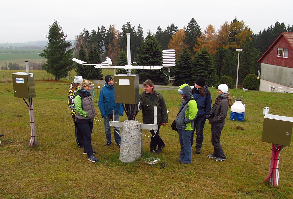 Skupina vědomostíchtivých studentů z Masarykovy univerzity.