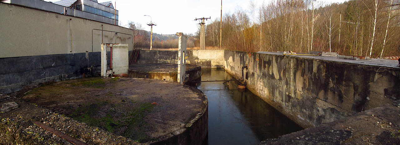 Zamrzlá čistírna odpadních vod.