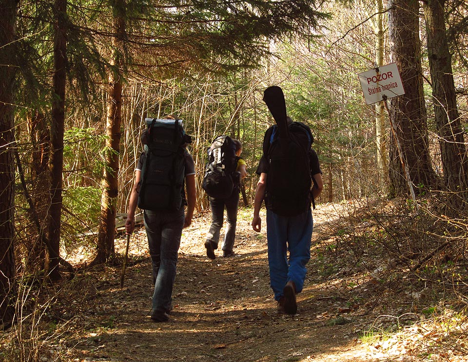 Následující 2 km vede značka po hranici, která za mého mládí neexistovala.