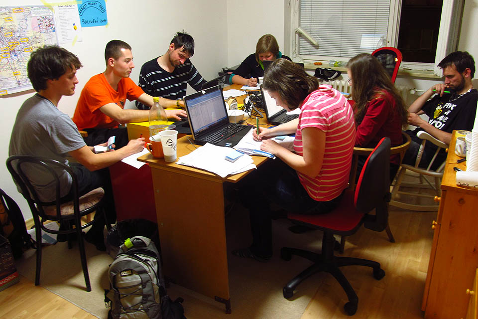 Noční sčítání výsledků letos poznamenal středně těžký zápach.