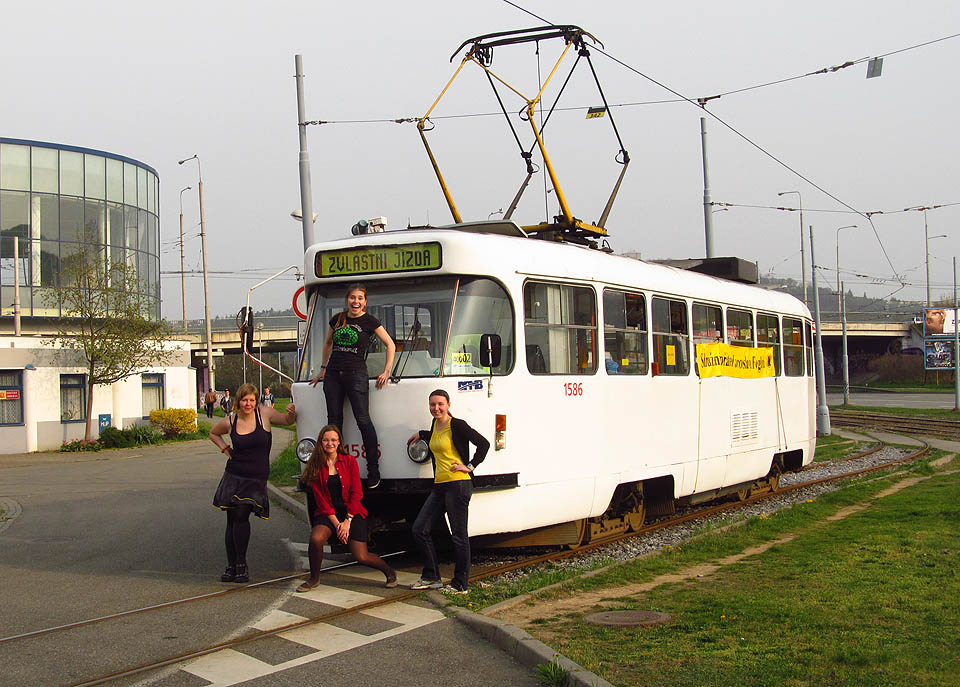 Dívčí osazenstvo pořadatelského týmu bez Renči.