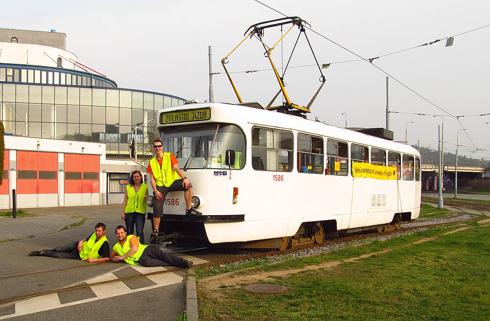 Mužské osazenstvo s Renčou.