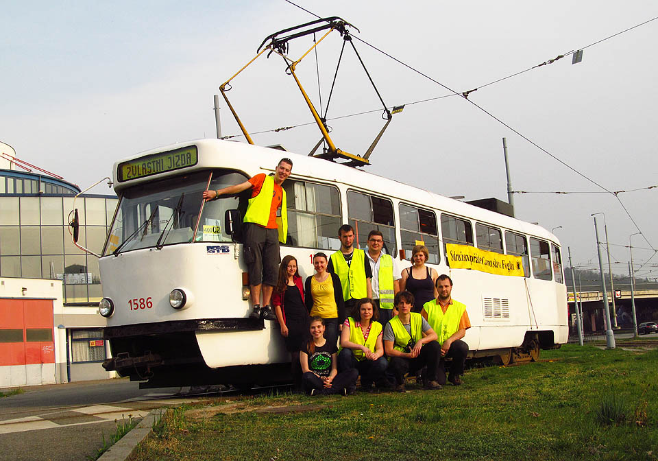 Organizátorský tým překypující úsměvy a mládím.