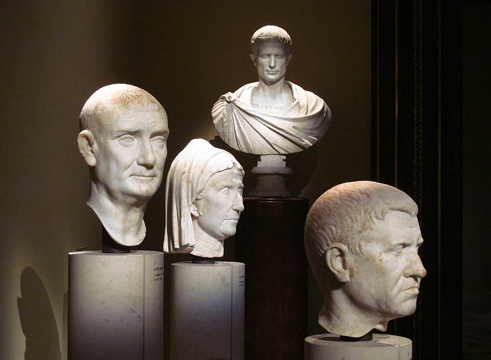 Ani na této fotce Elviru nenajdeme.