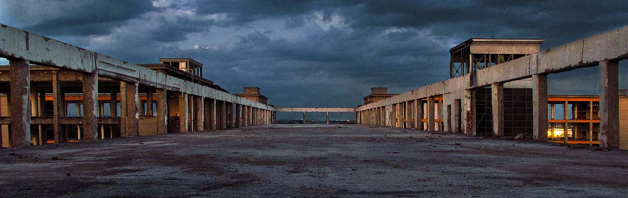 Nejvyšší patro, nad kterým byla ještě kovová střecha. Ta je již snesená.