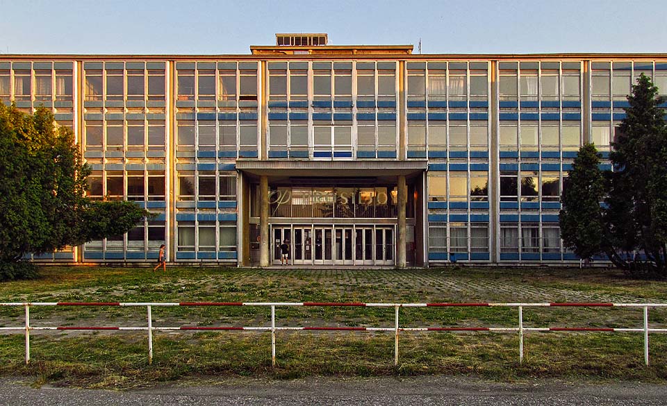 Toto jsou mí kamarádi a bývalý hlavní vstup do proslulého závodu.