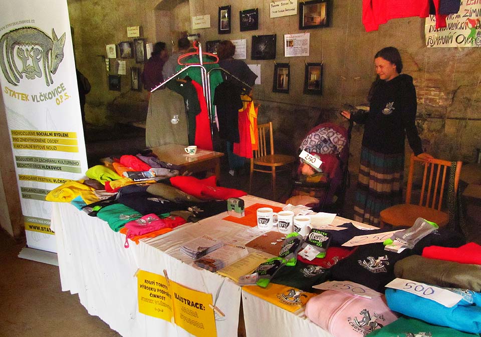 Drobek se právě snaží (pod cenou) prodat svoji neteř Valérii.