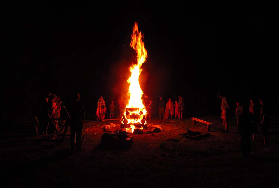 Zahajovaí oheň. Tábor s Bobří stopou Ukerewe 2014.