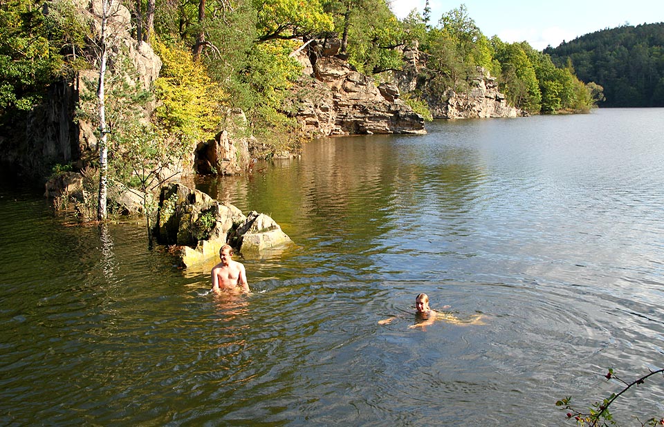 Šíje byla totiž po letech pod vodou. Nezbylo než překonat několik metrů hloubky.