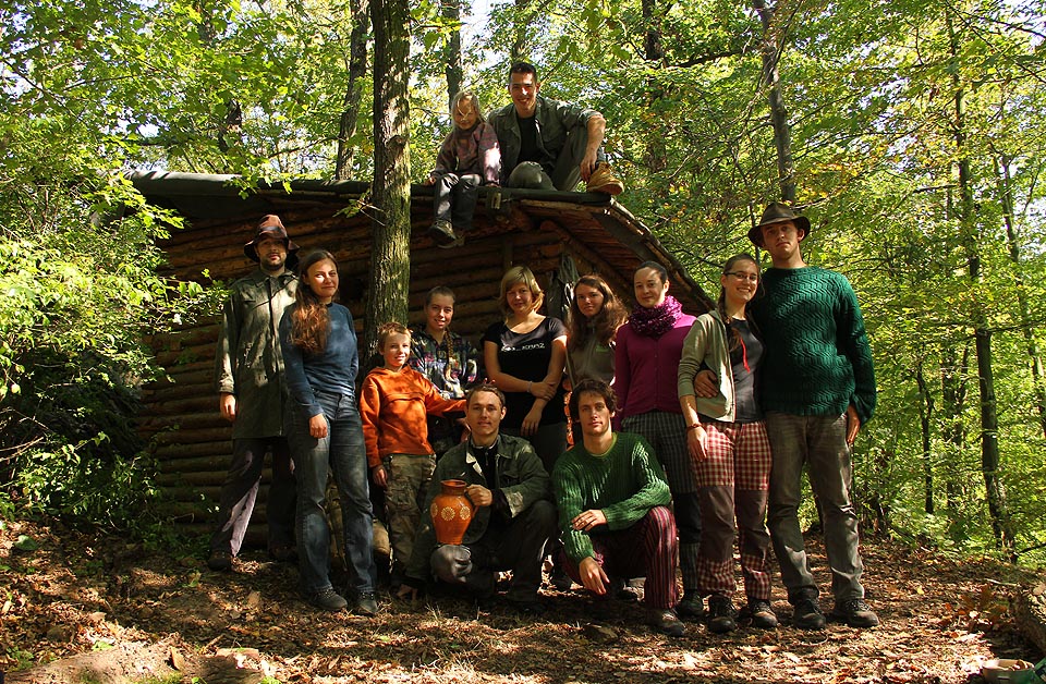 Tak to jsme my. Je nás 13 jako hochů od Bobří řeky, přestože je 7 dívek.