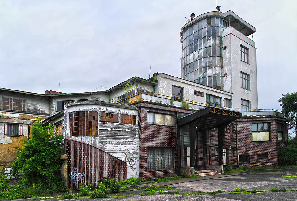 Barrandovské terasy, prvorepublikový skvost, který přežil období socializmu, ale na víc už nemá sílu.