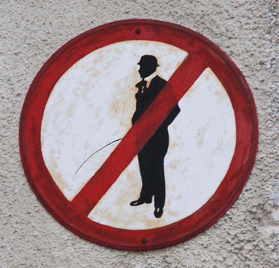 Stínadla jsou čtvrť starobylá, tajemná a nepochopitelná, žijící podle vlastních pravidel, vetřelcům nesrozumitelných.