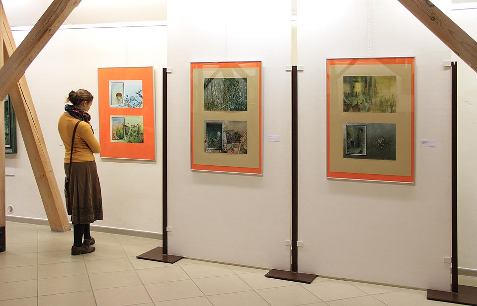 Drtivou většinu vystavených maleb tvoří knižní ilustrace.