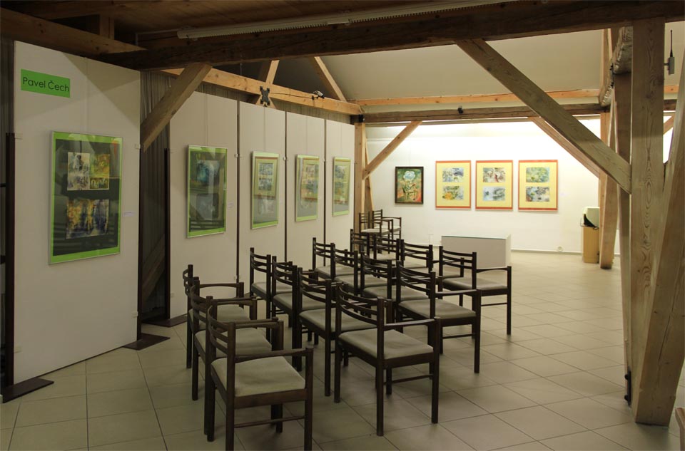 A koho bolí nohy, může se posadit a na rozmazané obrazovce televize si prohlédnout ne moc povedenou pseudoanimovanou pohádku.