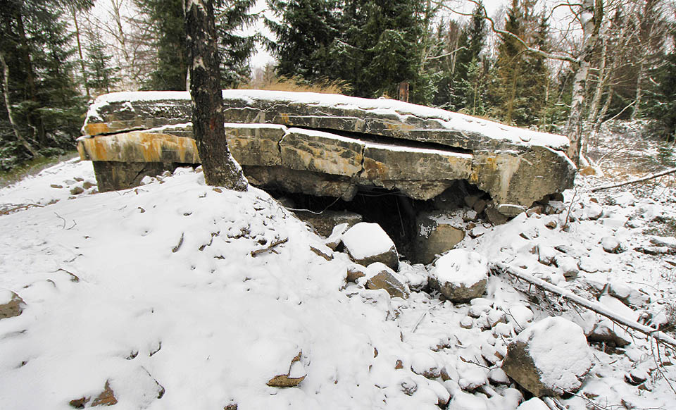 Bývalá strojovna, která posloužila pro likvidaci nevybuchlé munice v roce 2015.