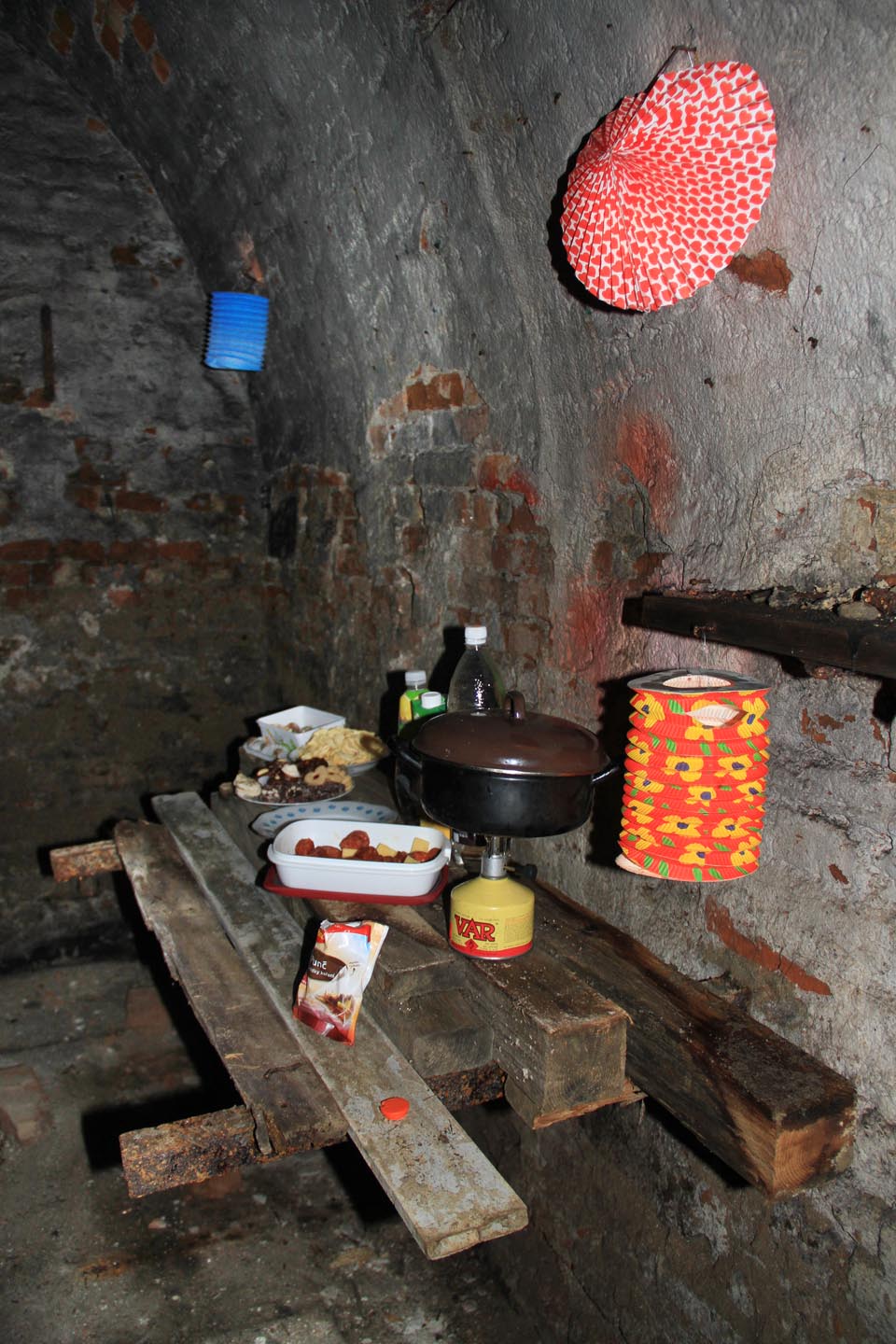 Je libo ušlechtilý sýr, linecké, zázvorku či fermentovaný salám 6 m pod zemí?