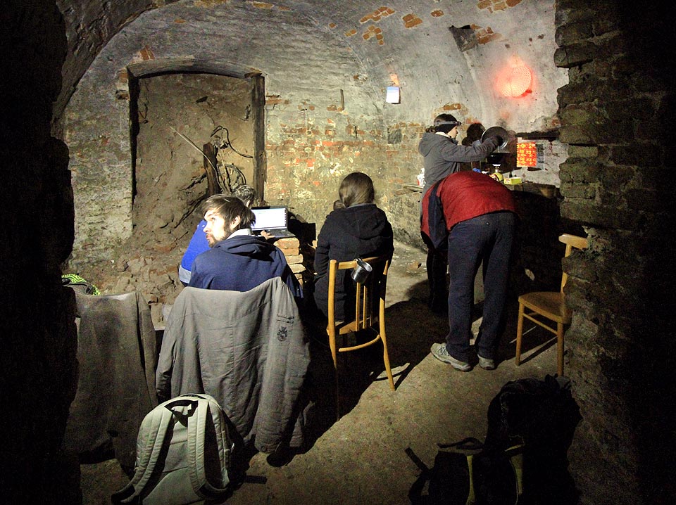 Vánoční idylka v podzemí s Perpetuem.