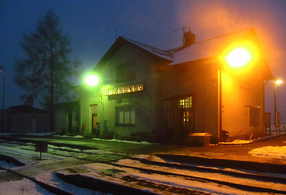 Tam jsme šli po nové levobřežní zelené značce z <a href=/Tema/Vladislav%20zast%C3%A1vka%20%28%C5%BEzast%29>Vladislavi</a>, zpátky při vší klasice do <a href=/Tema/Studenec%20%28%C5%BEst%29>Studence</a>. Nechyběla ani návštěva jedinečné nádražní hospody. 