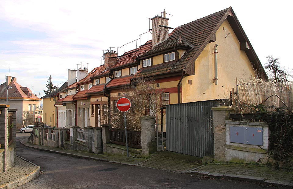 Ulice Pravoúhlá je zajímavá nejen názvem, ale také jako součást dělnické kolonie zvané Malvazinky.