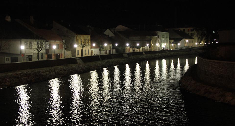 Procházka se protáhla až do pozdních večerních hodin. Ono není snadné najít cestu ven ze Stínadel, zvláště, když nejste zdejší.