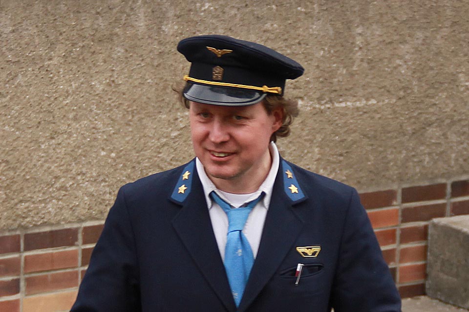 Oslavenec v uniformě dle služebního řádu z roku 1986 - v hodnosti vrchní výkonný.