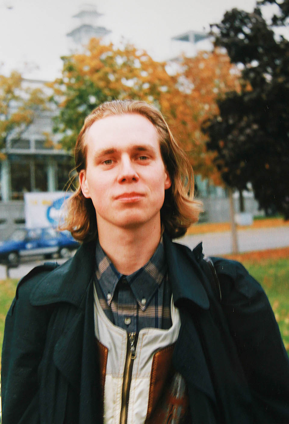 Tatáž osoba zhruba o dvacet let později - v době, kdy byl na brněnském výstavišti nejslavnější expozici dnes již neexistující Invex - veletrh výpočetní techniky.