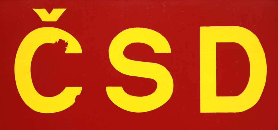 Byl to právě rok 1976, kdy se Vláček narodil, ale který také znamenal zahájení postupného ústupu řady M131 (později přeznačení na 801) a její nahrazování modernějšími vozy M152 (810). Poslední Hurvínci dojezdili zhruba o 10 let později, když už jsem se dral na svět pro změnu já.