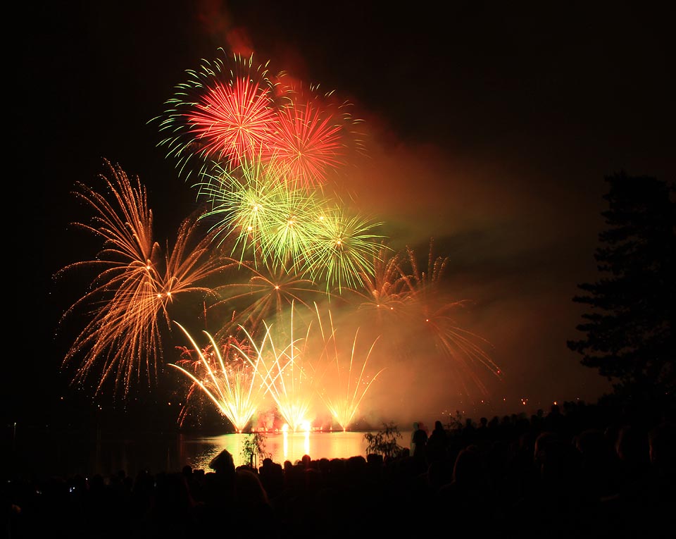 Za tónů z nového světa se nad hladinou přehrady vybarvily Flash Barrandov SFX se svými německými kolegy.